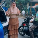 Pengacara Cantik Tuty Rahayu Bagikan Takjil Gratis di Malang, Sasar Pengendara yang Kelaparan Saat Berbuka