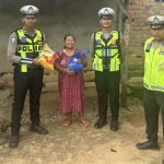 Jajaran Sat Lantas Polres Mesuji Tebar Kebaikan, Bagikan Sembako Kepada Anak Yatim