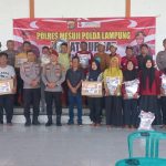 Polres Mesuji Gelar Jumat Curhat Serta Salurkan Bantuan Sembako Kepada Warga Wiralaga II